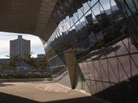 Reflektionen am SAHMRI Gebaude